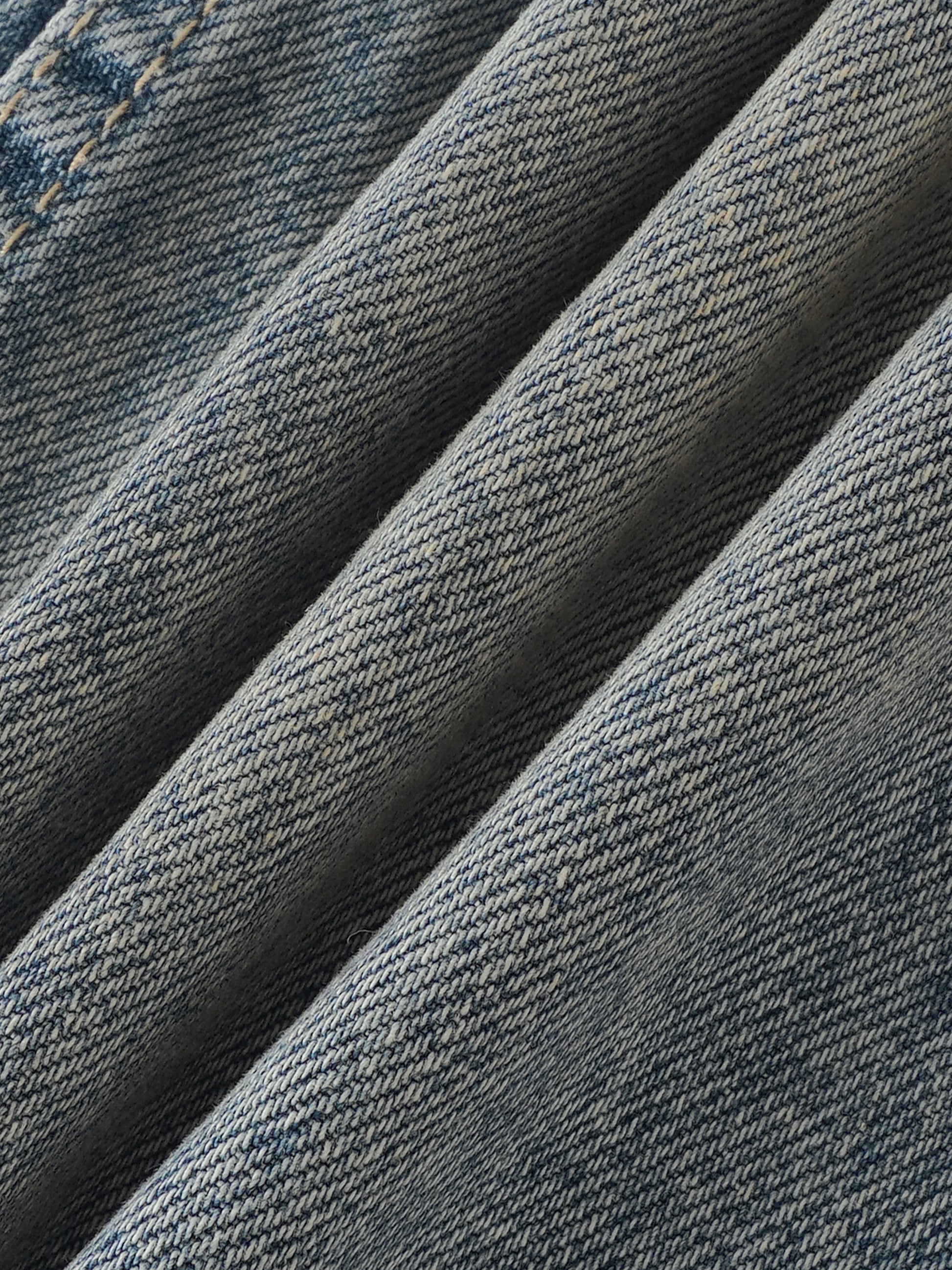 Men's Distressed Barrel Leg Jeans detail